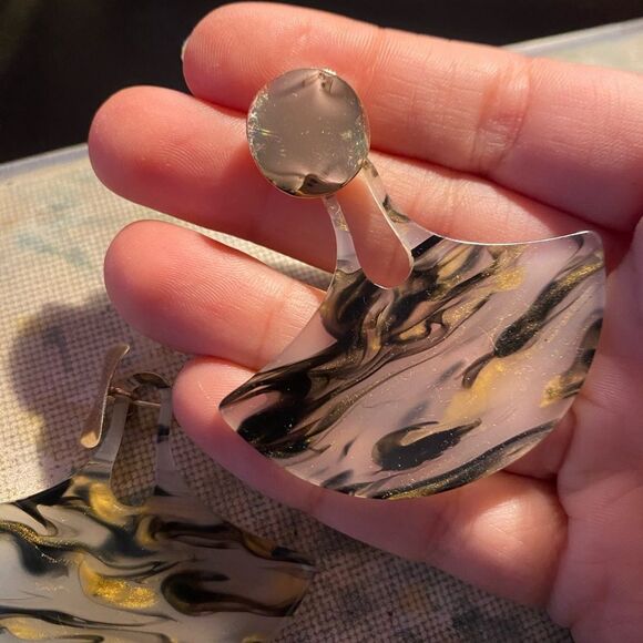 Tortoiseshell Acetate Statement Earrings - Picture 4 of 4